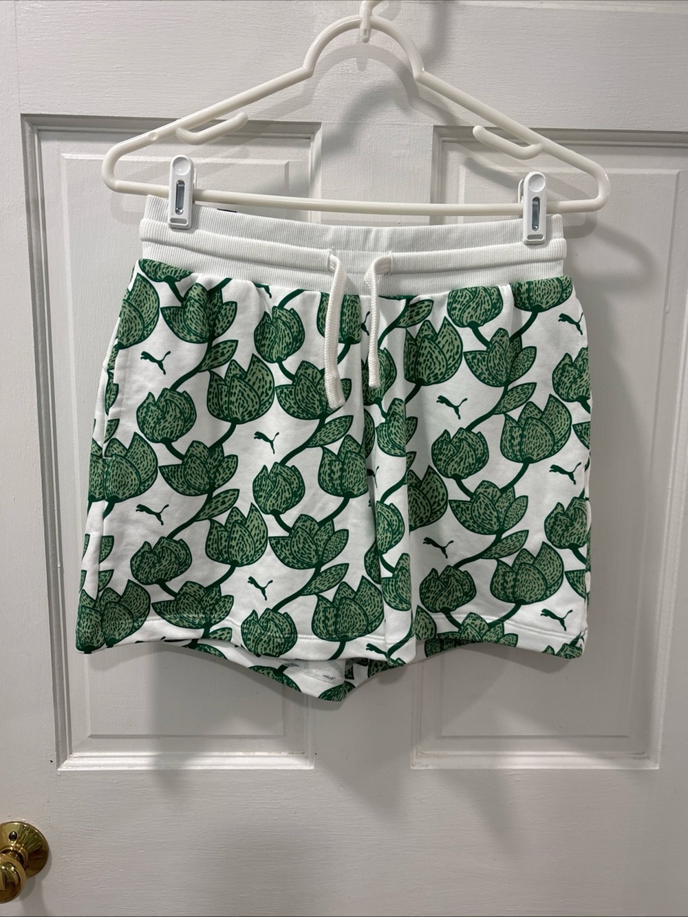 Puma Women’s ESS+ Blossom AOP Lounge Set Archive Green Size S Shorts & T-shirt - Picture 3 of 13